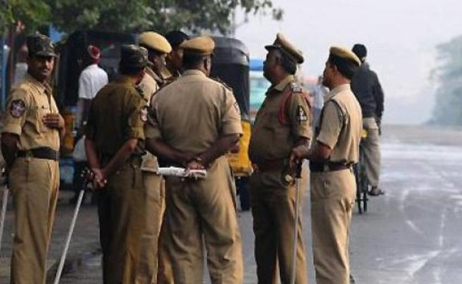 EC transfers 19 senior police officers in poll-bound West Bengal